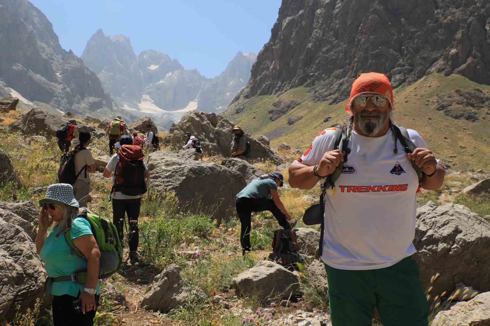 İzmirli dağcılar Cilo-Sat Dağları’nda