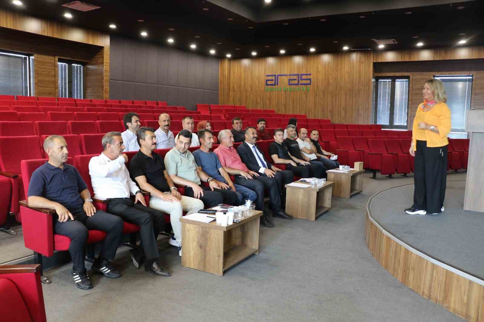 Aras EDAŞ&rsquo;tan Hizmet B&ouml;lgesinde "Etkili İletişimle Fark OluşturmA ve Şik&acirc;yet Y&ouml;netimi" Eğitimi
