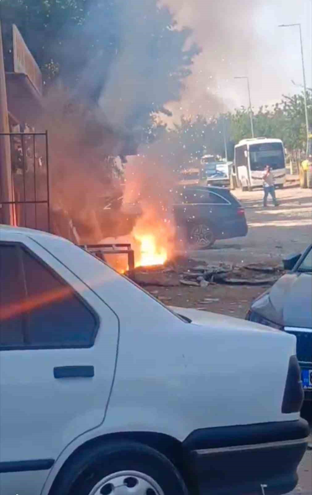 Siverek’te altyapı kazısında elektrik kabloları patladı