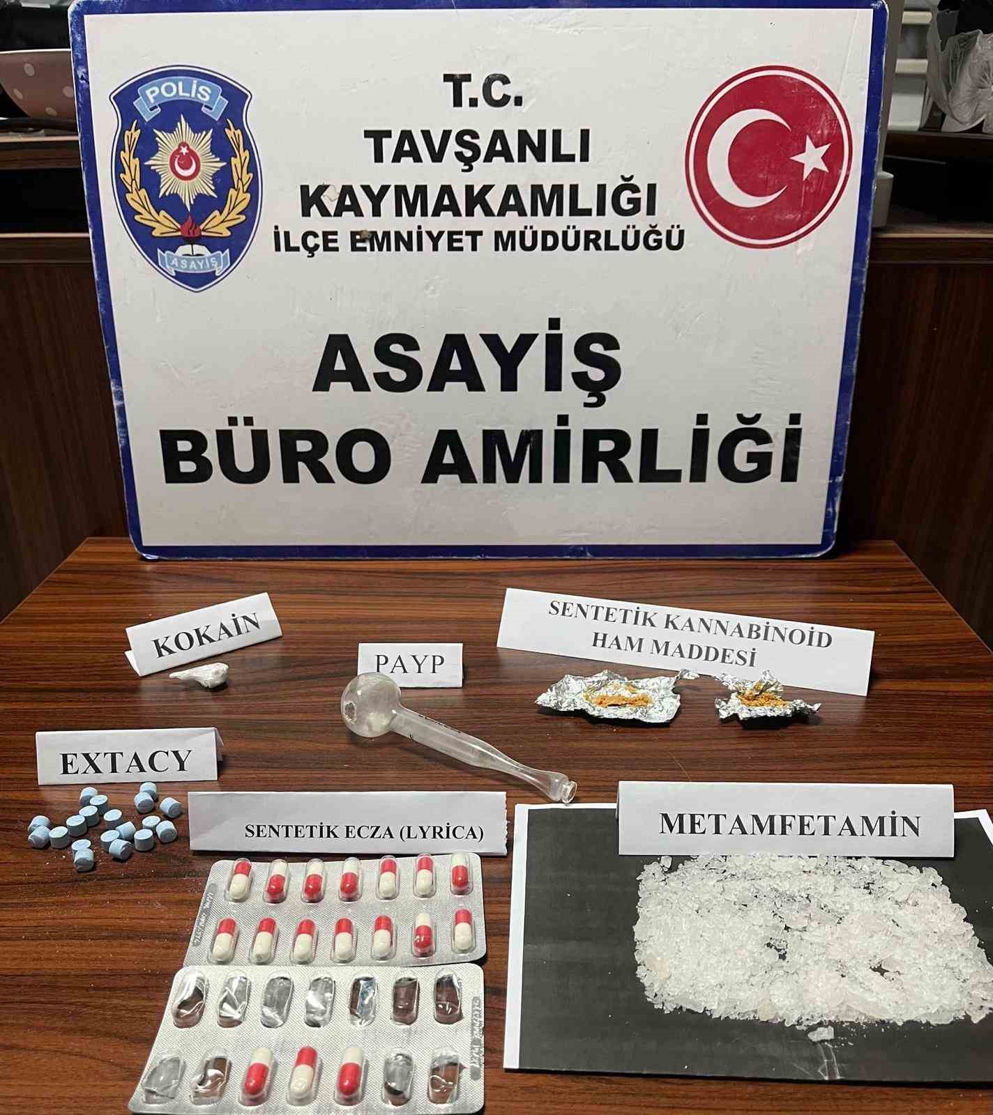 Kütahya’da uyuşturucu ticareti yapan 2 şüpheli tutuklandı