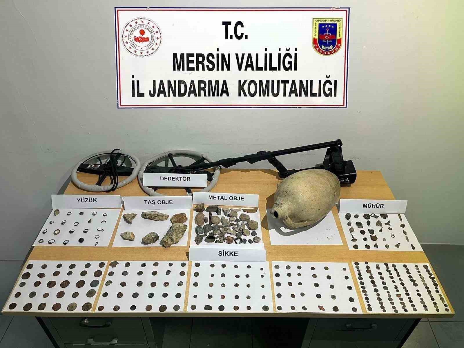 Mersin’de tarihi eser operasyonu: 653 parça obje ele geçirildi