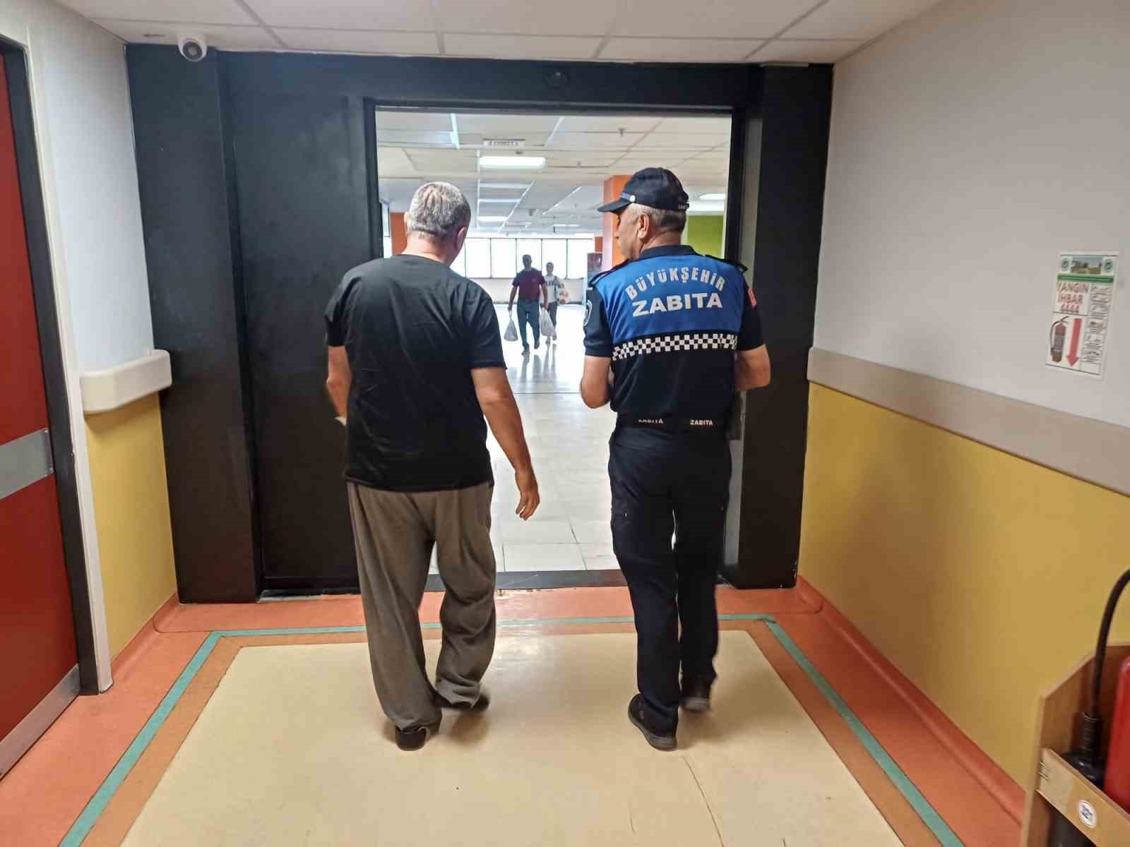 Hastanede yatan hastaya zabıta ekipleri kayıtsız kalmadı