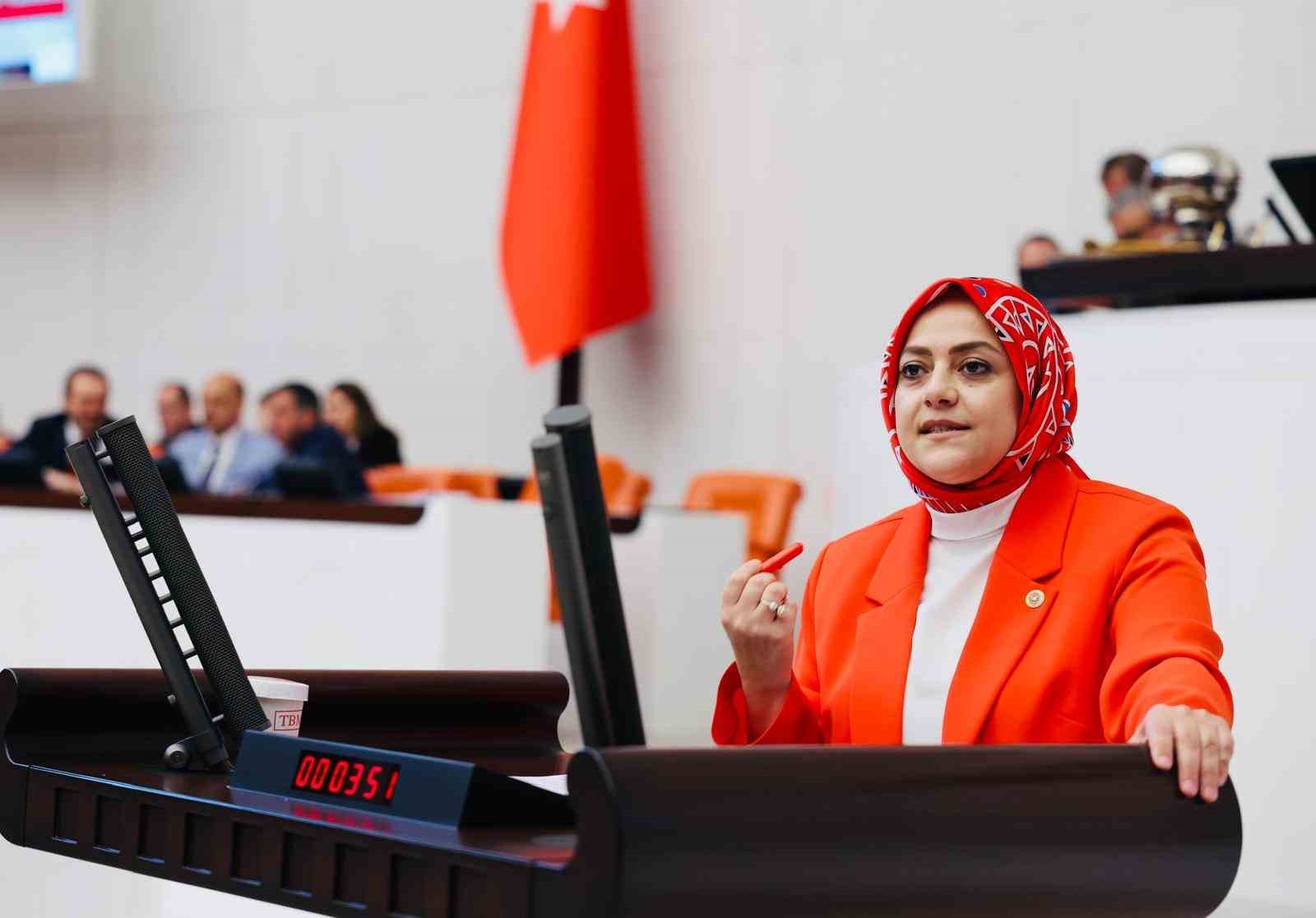 Milletvekili &Uuml;n; "Kanun teklifi, vatandaşın da sağlık &ccedil;alışanının da derdine &ccedil;are değil"
