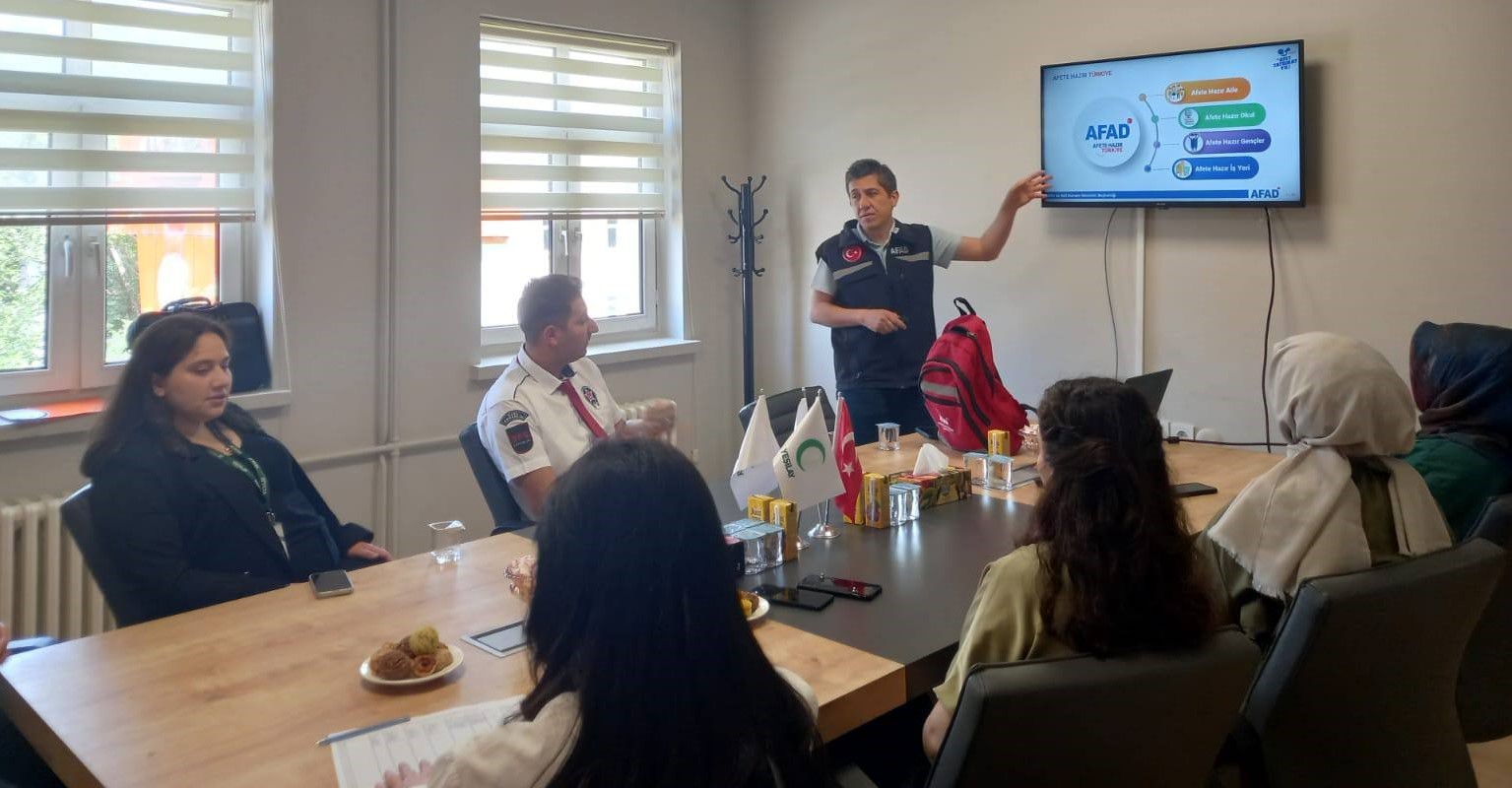 Bayburt’ta Yeşilay personeline afet ve yangın farkındalık eğitimi verildi