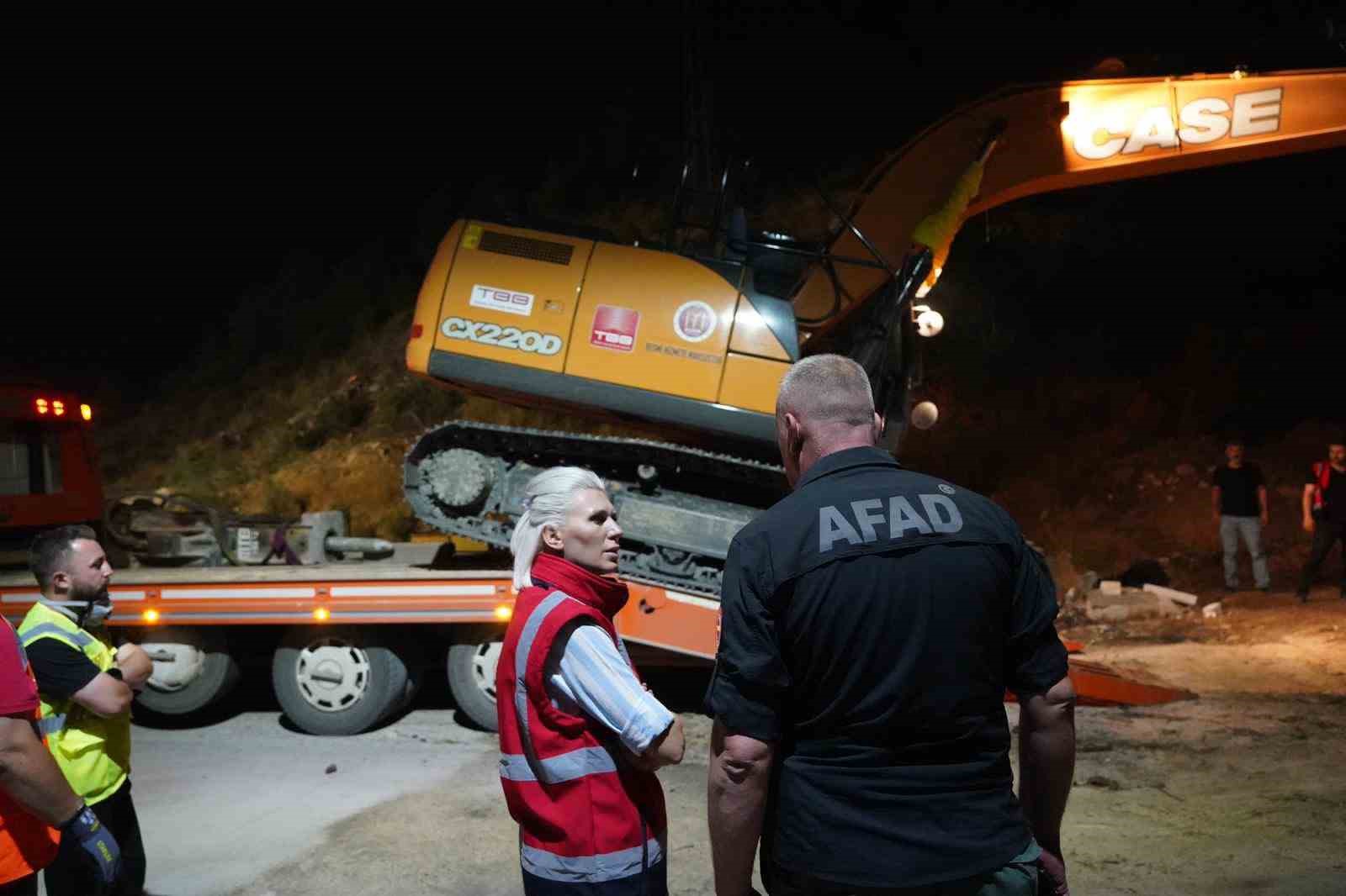 Başkan Subaşı yangın b&ouml;lgesinde incelemelerde bulundu
