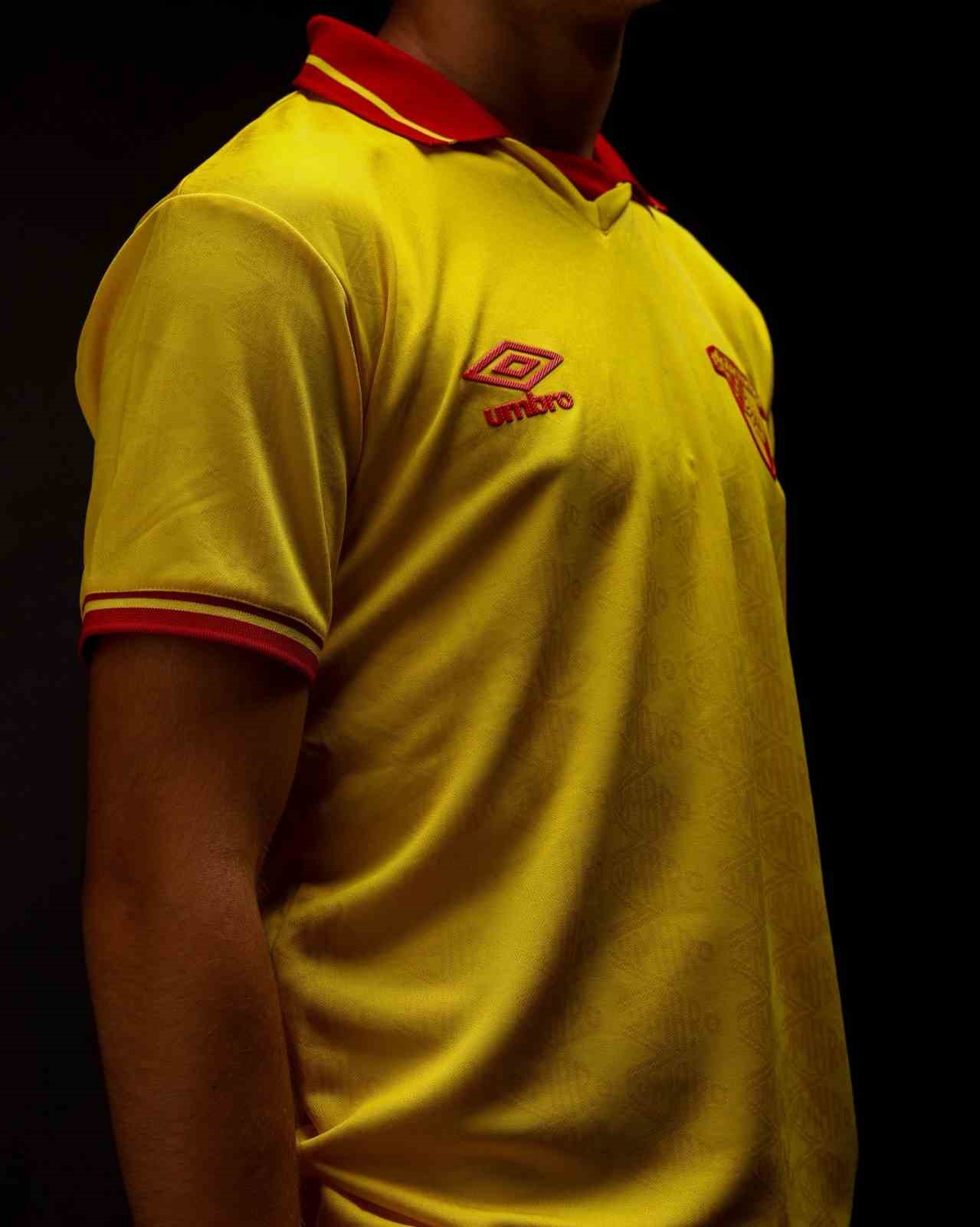 Göztepe, yeni sezon formalarını tanıttı