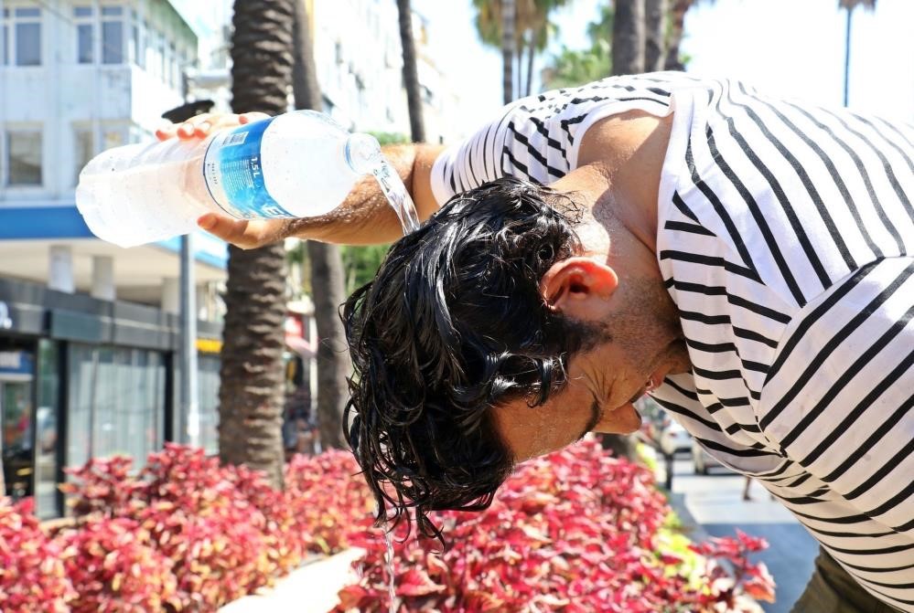 İl Sağlık M&uuml;d&uuml;r&uuml; Tekin: "Aşırı sıcaklar hayati tehlike oluşturabilir"
