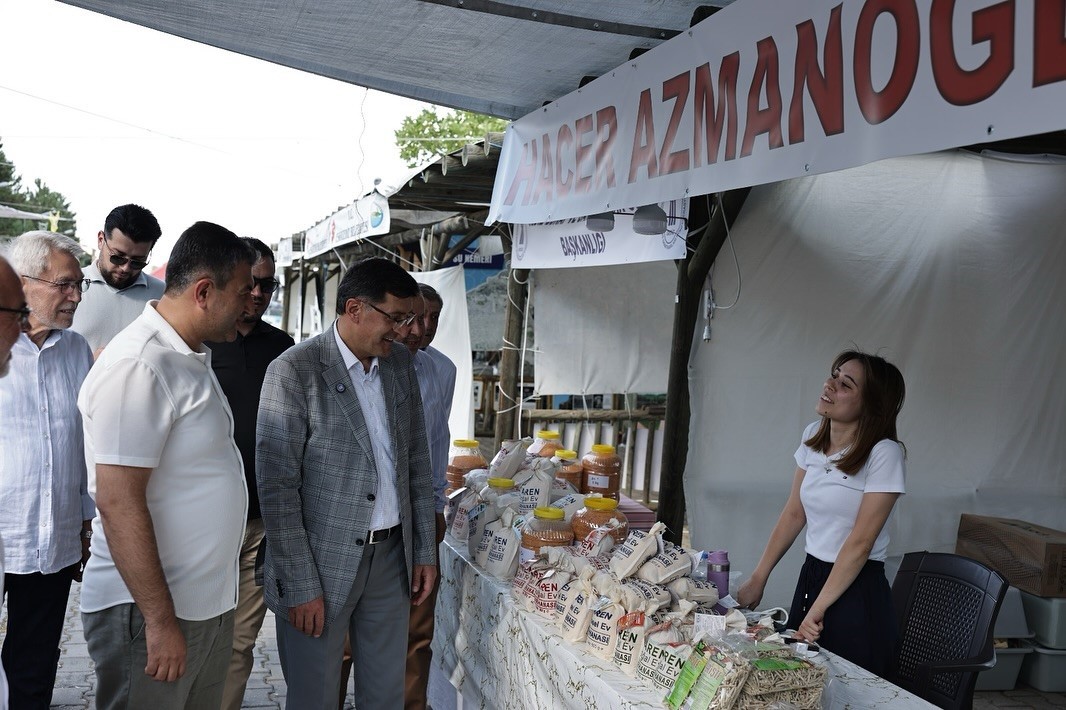 Başkan Kahveci, Gediz Tarhana Festivali’nde vatandaşlarla buluştu