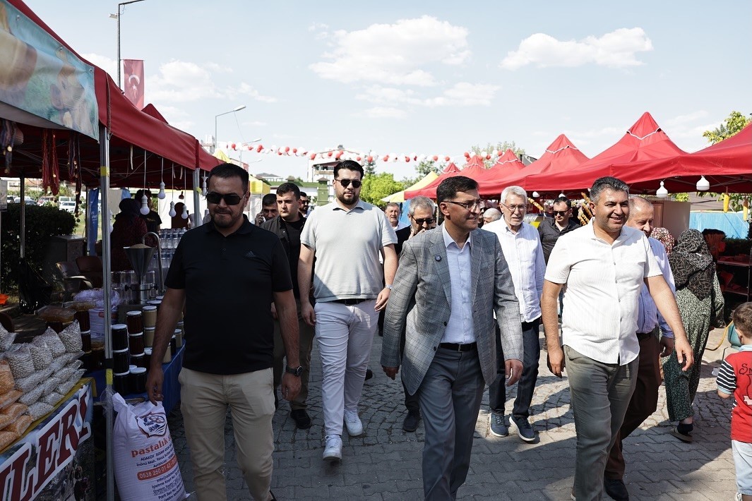 Başkan Kahveci, Gediz Tarhana Festivali’nde vatandaşlarla buluştu