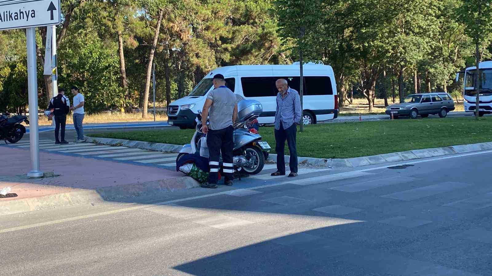 Otomobil ile &ccedil;arpışan motosikletli ağır yaralandı
