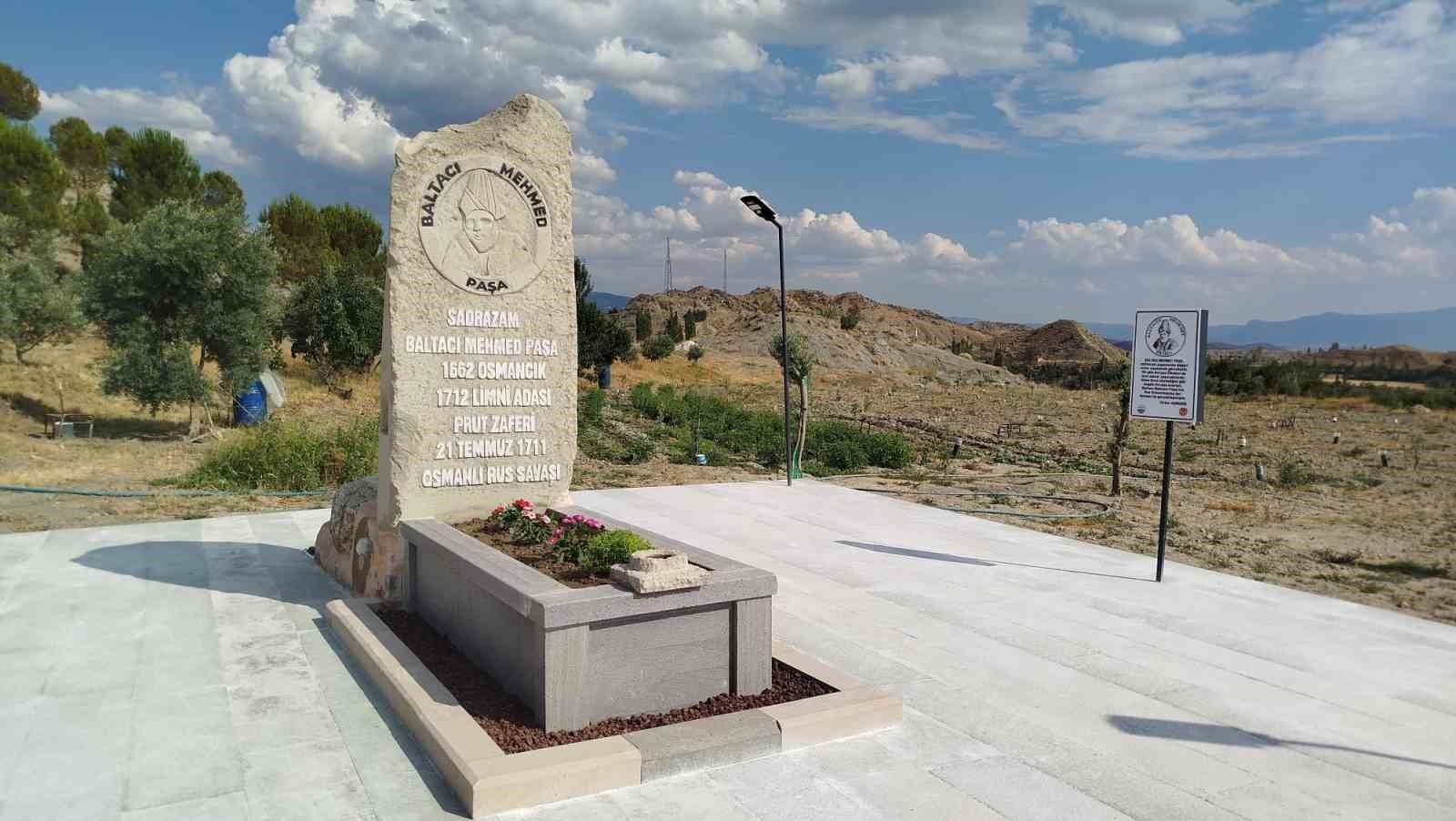 Osmanlı sadrazamı Baltacı Mehmed Paşa için anıt mezar yapıldı