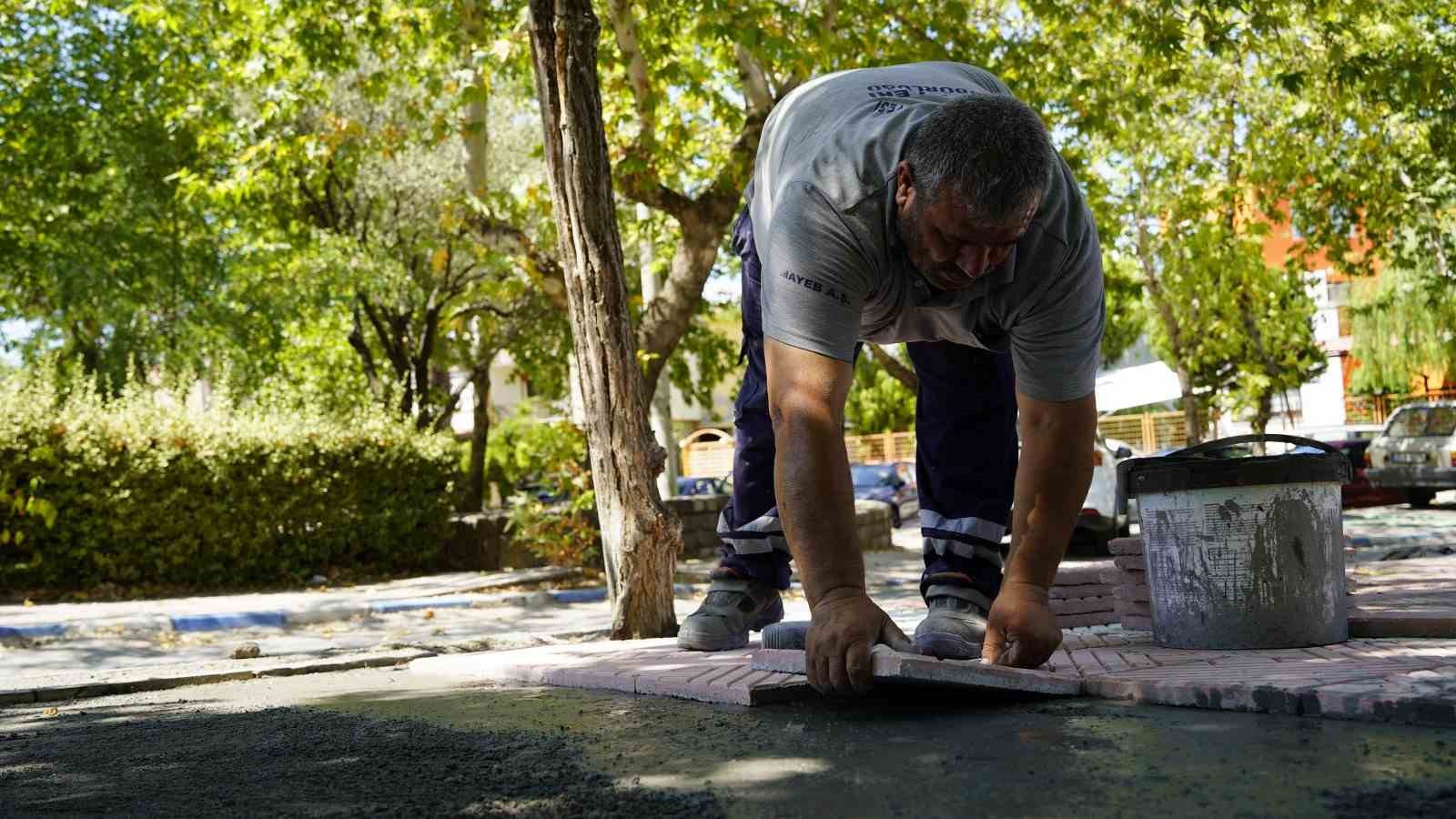 Yunusemre Belediyesinden bozulan yollara müdahale