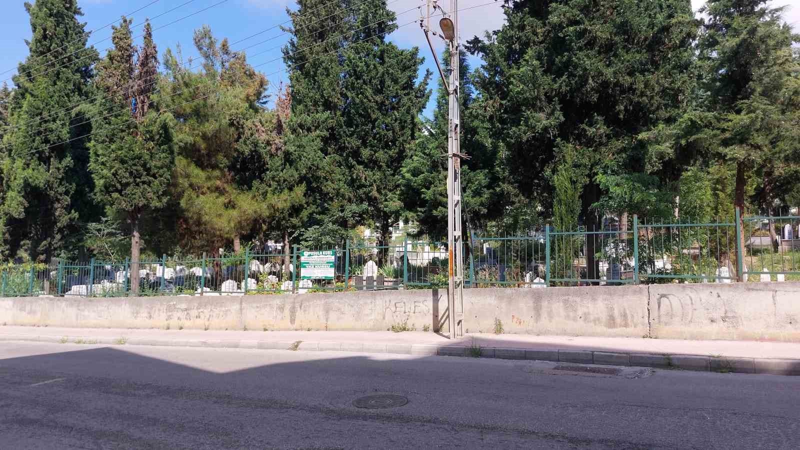 Mezarlıktan silah çıktı