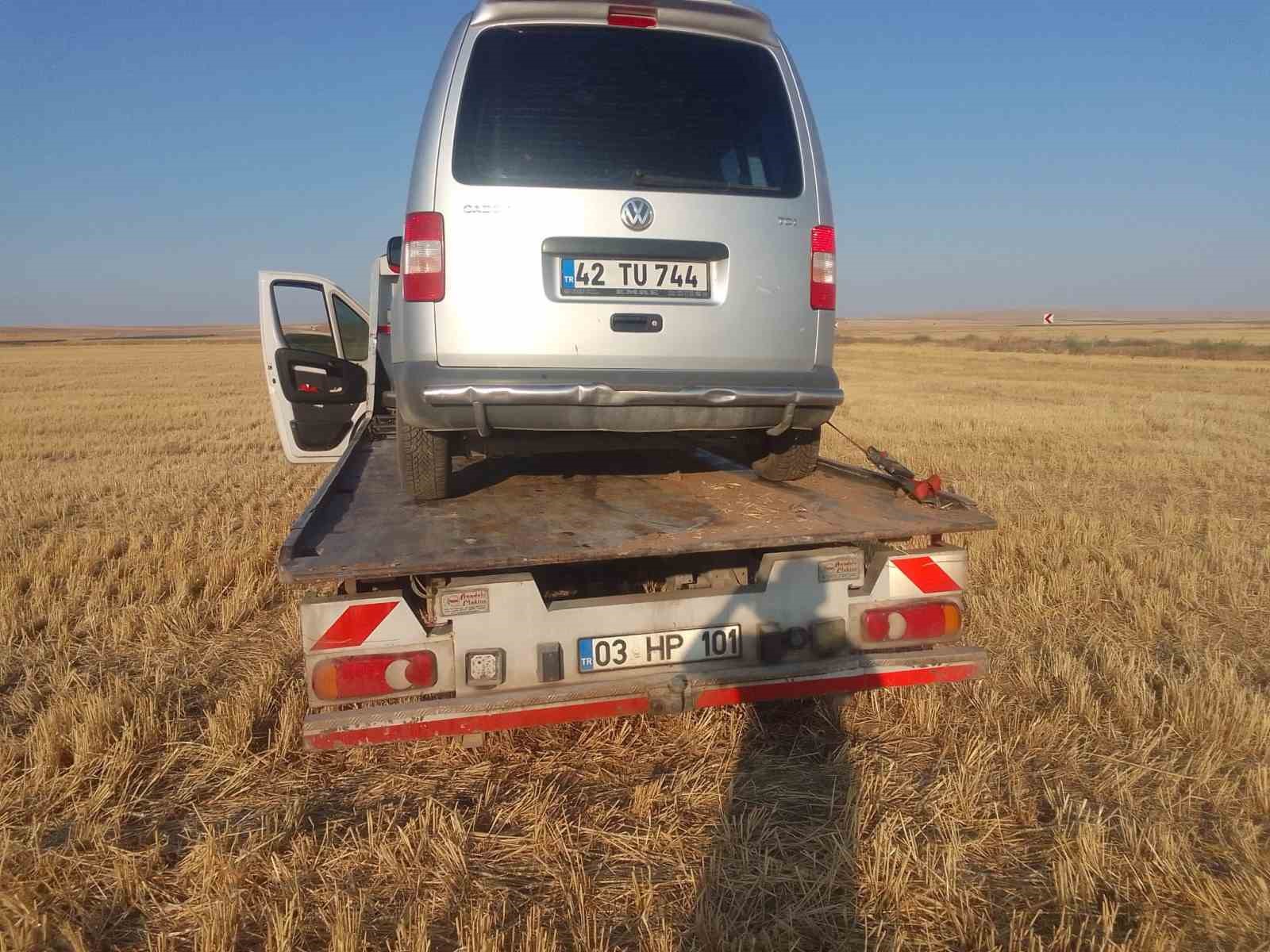 Kaza yapan hafif ticari ara&ccedil;ta 3 kişi yaralandı
