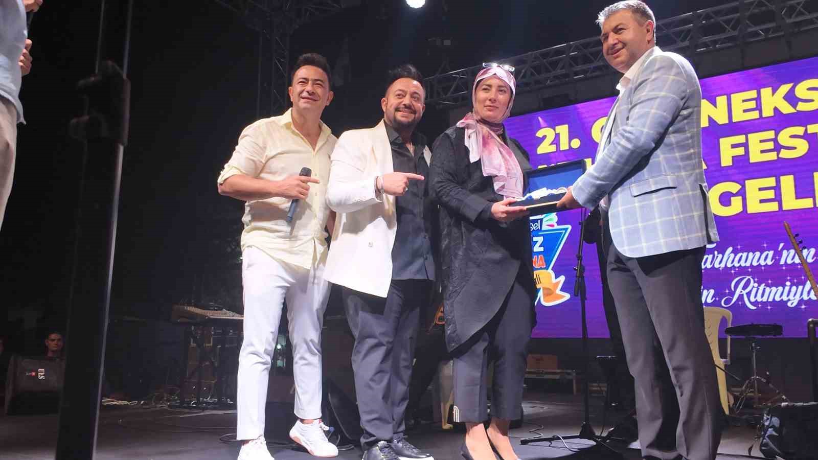 Geleneksel Tarhana Festivali’nde Hüseyin Kağıt, Gedizlileri coşturdu