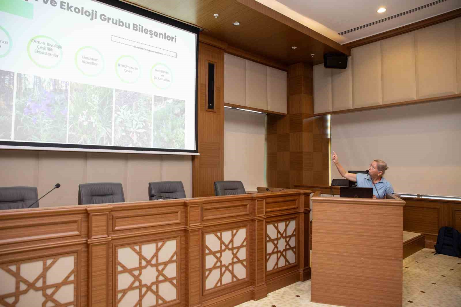 &Ccedil;evre D&uuml;zeni Planı &ccedil;alışmaları, Meclis &uuml;yelerine anlatıldı
