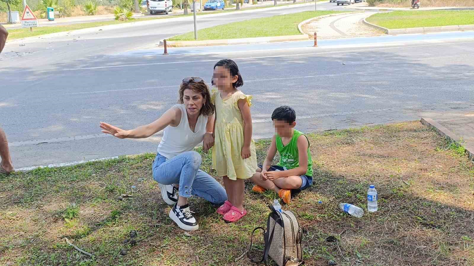 Arabasını kenara çekerek babaları için ağlayan çocukları sakinleştirdi