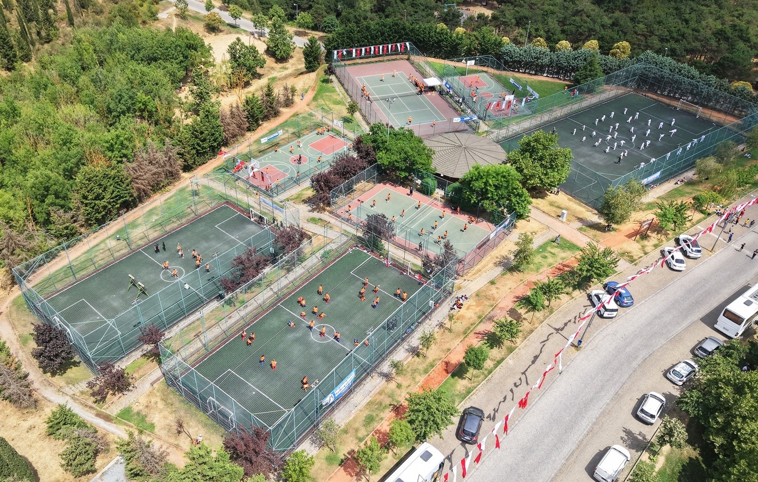 Sultangazi Belediyesi yaz tatilinde gen&ccedil;leri 20 branşta eğitim veren spor okullarıyla buluşturdu
