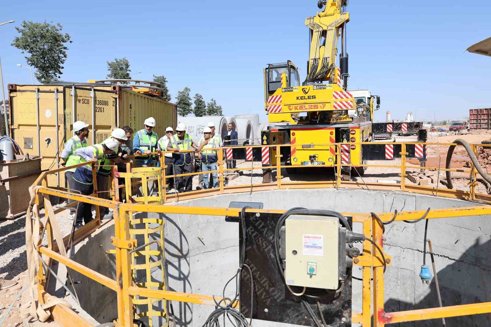 Başkan Altay: "Mikro tünel ile trafiği kapatmadan çevreyi rahatsız etmeden çalışıyoruz"