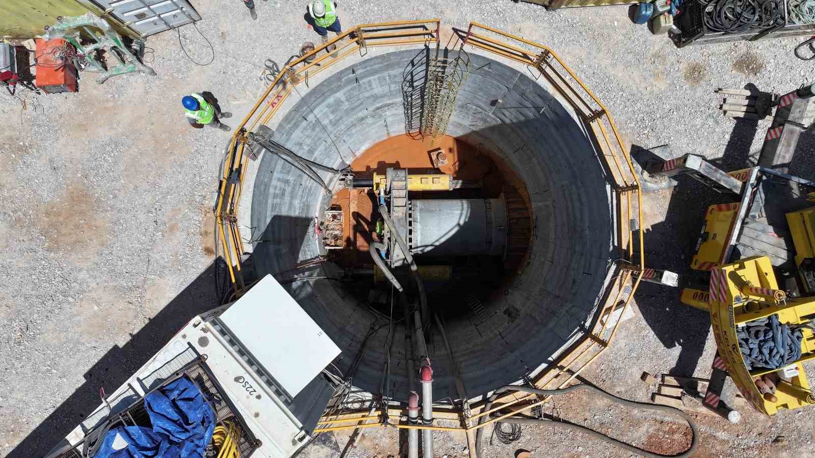 Başkan Altay: "Mikro tünel ile trafiği kapatmadan çevreyi rahatsız etmeden çalışıyoruz"