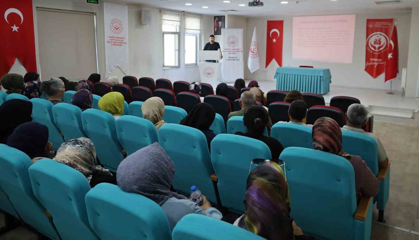 Erzincan’da bakım personellerine ‘Engelli Bireylerle Etkili İletişim’ eğitimi verildi