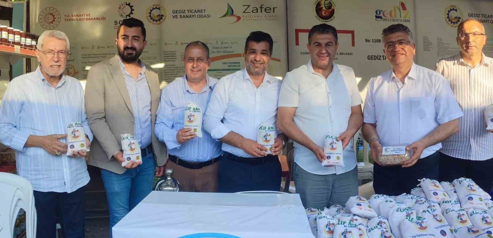 K&uuml;tahya protokol&uuml;nden Gediz Tarhana Festivali&rsquo;ne yoğun ilgi
