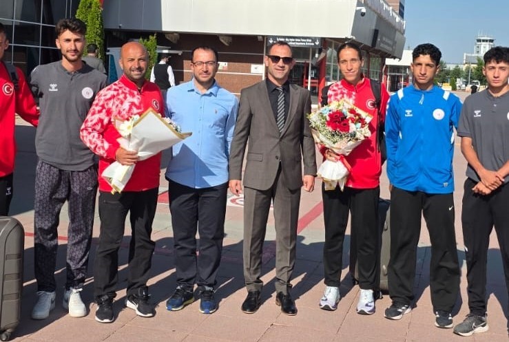 Avrupa Şampiyonuna çiçekli karşılama