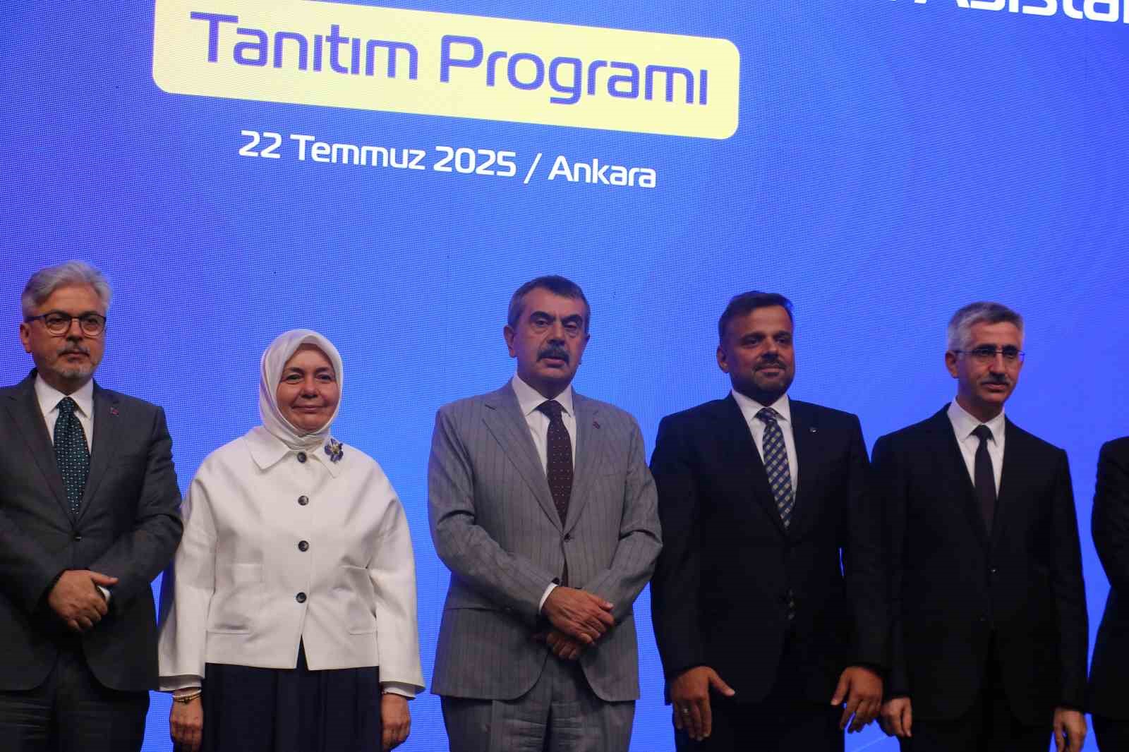 Turkcell Genel Müdürü Koç: "Kritik teknolojilerde tam bağımsızlığı sağlamak için var gücümüzle çalışıyoruz"