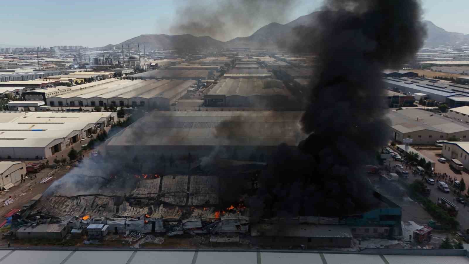 Kayseri’deki mobilya fabrikası yangını kontrol altına alındı