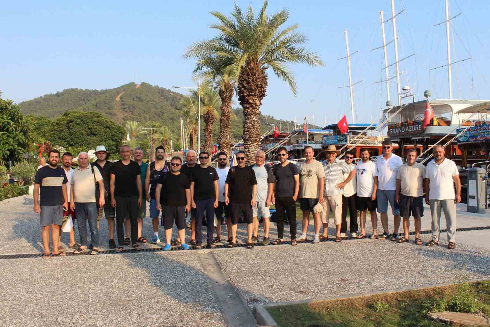 Muğla MÜSİAD üyeleri Fethiye’de tekne turuyla stres attı