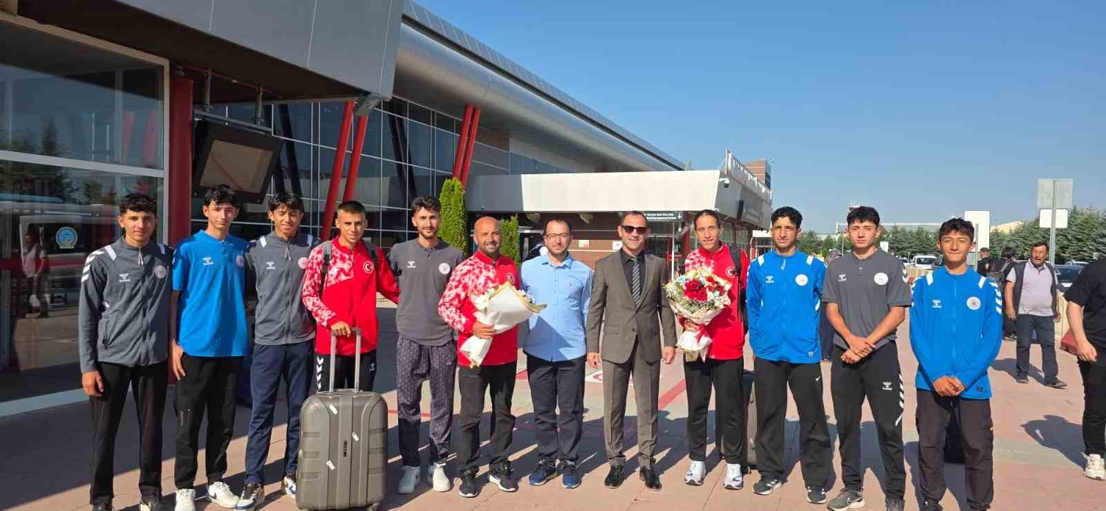 Avrupa Şampiyonuna çiçekli karşılama