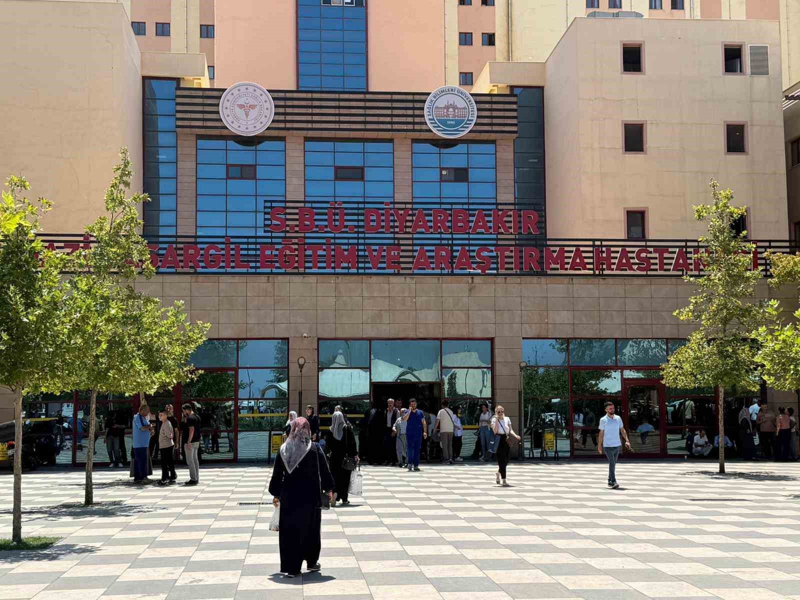 Diyarbakır’da hasta yakınından doktora darp girişimi