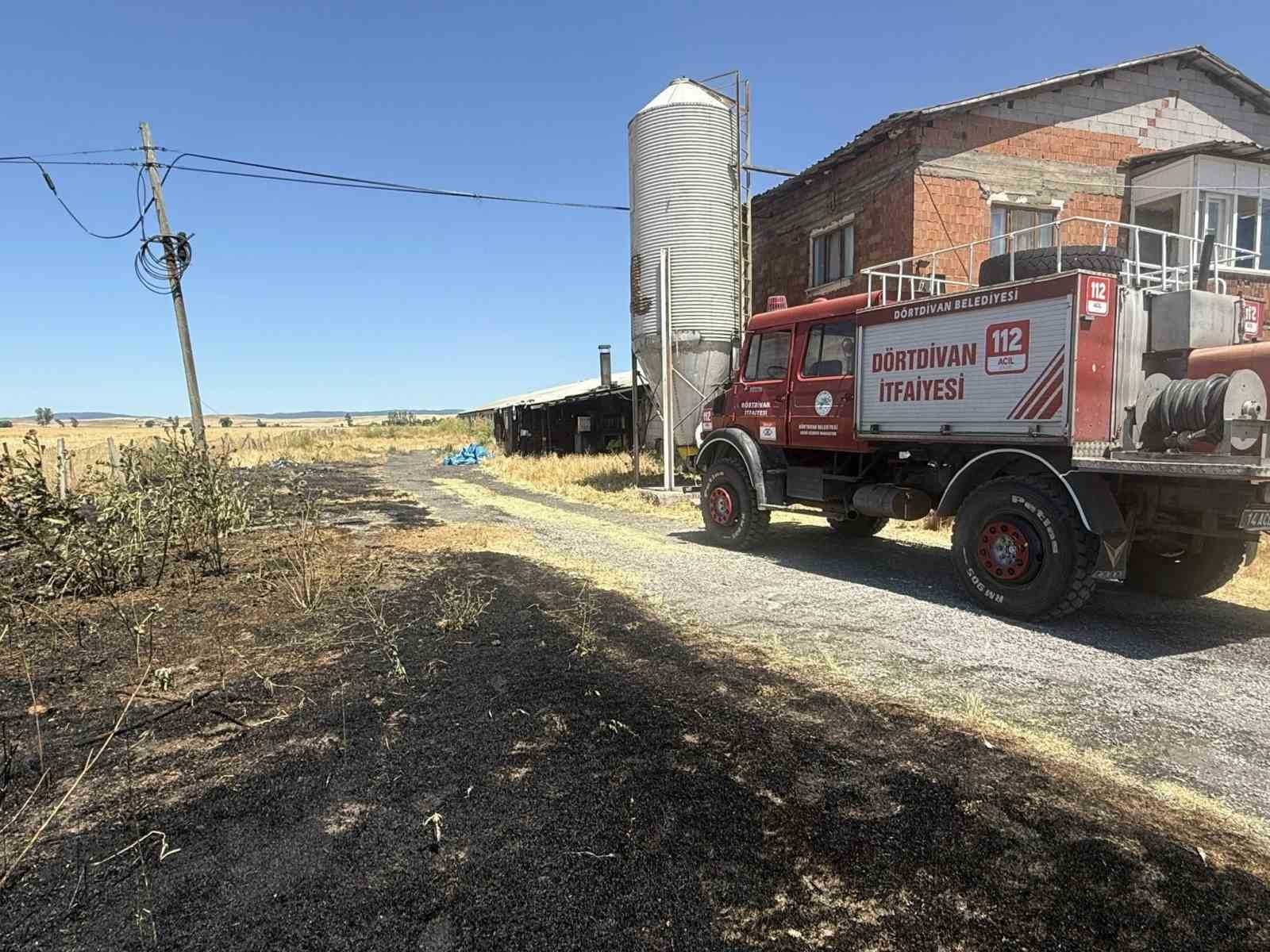 Anız yangını &ccedil;iftliğe sı&ccedil;ramadan s&ouml;nd&uuml;r&uuml;ld&uuml;

