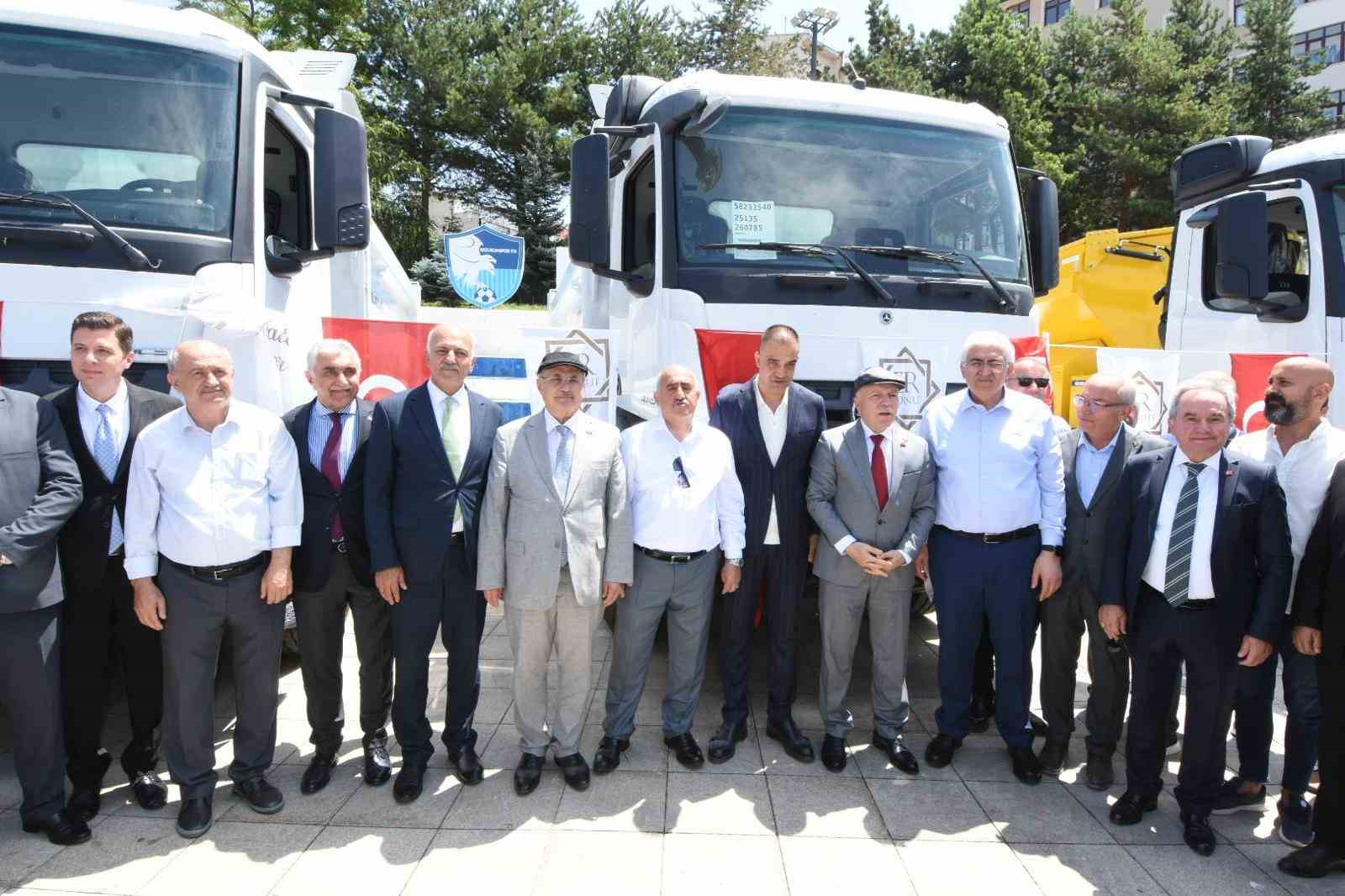 Başkan Sekmen; "G&ouml;steriş değil, hizmet peşinde koştuk"
