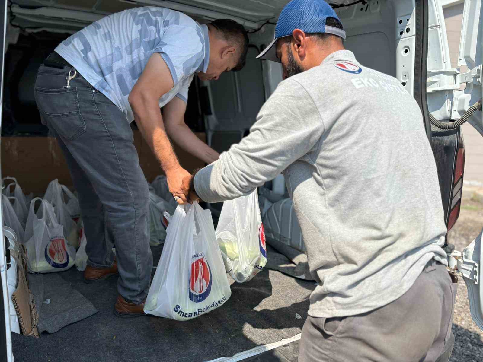 Eko-Çiftlik’te üretilen organik sebzeler ihtiyaç sahiplerine ulaştırılıyor