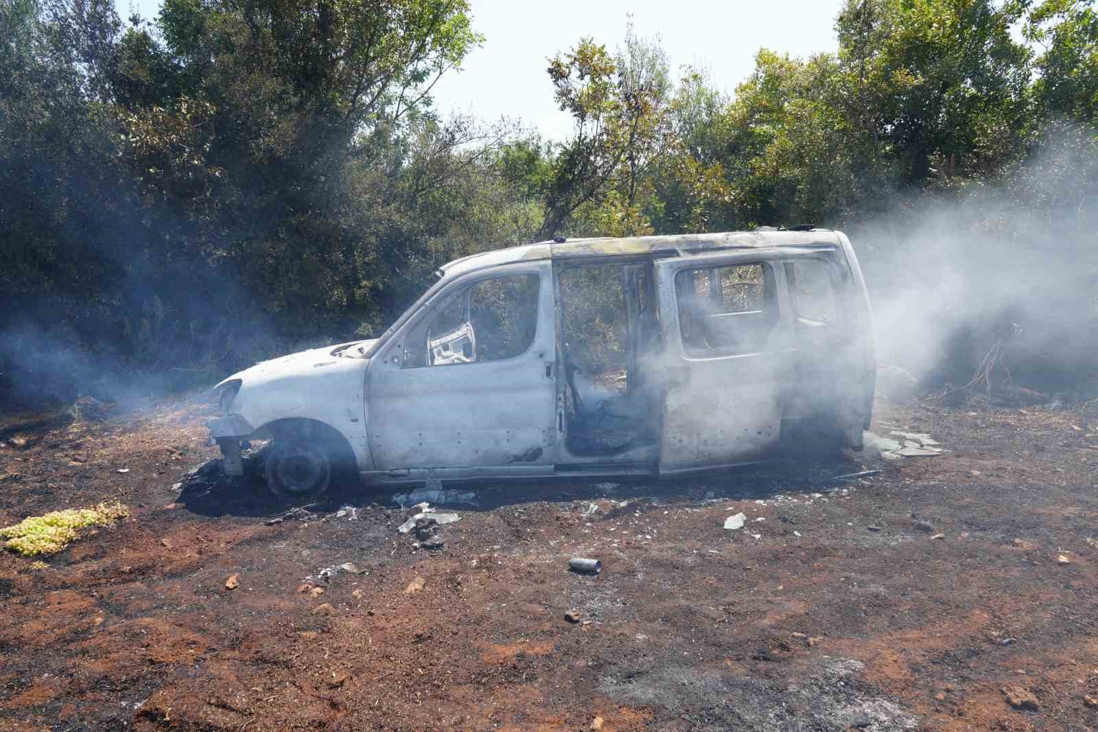 Antalya’da çıkan yangında alevler arasında kaldılar