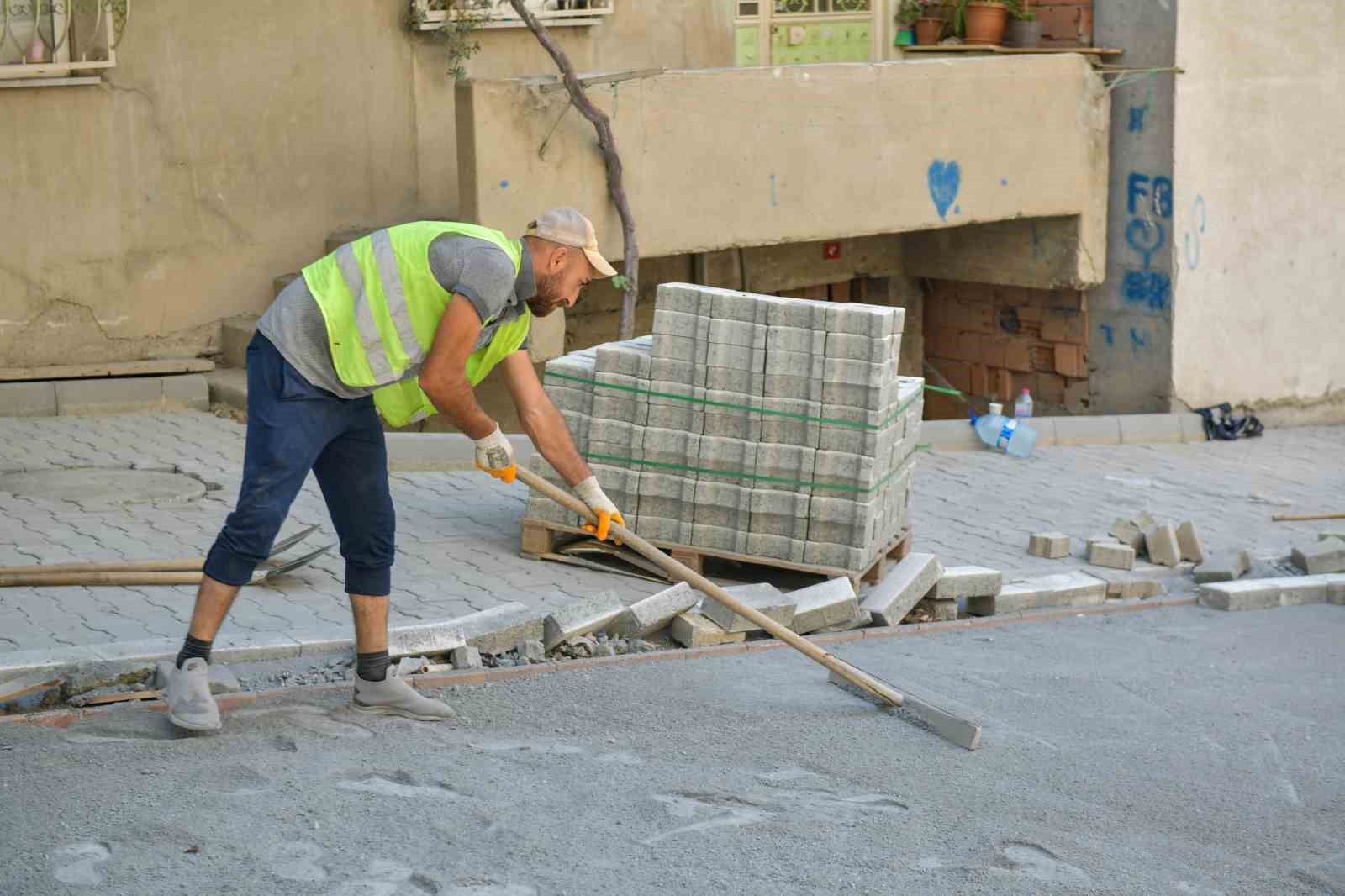 Esenyurt’un sokakları yenileniyor: Parke çalışmaları ilçe genelinde sürüyor