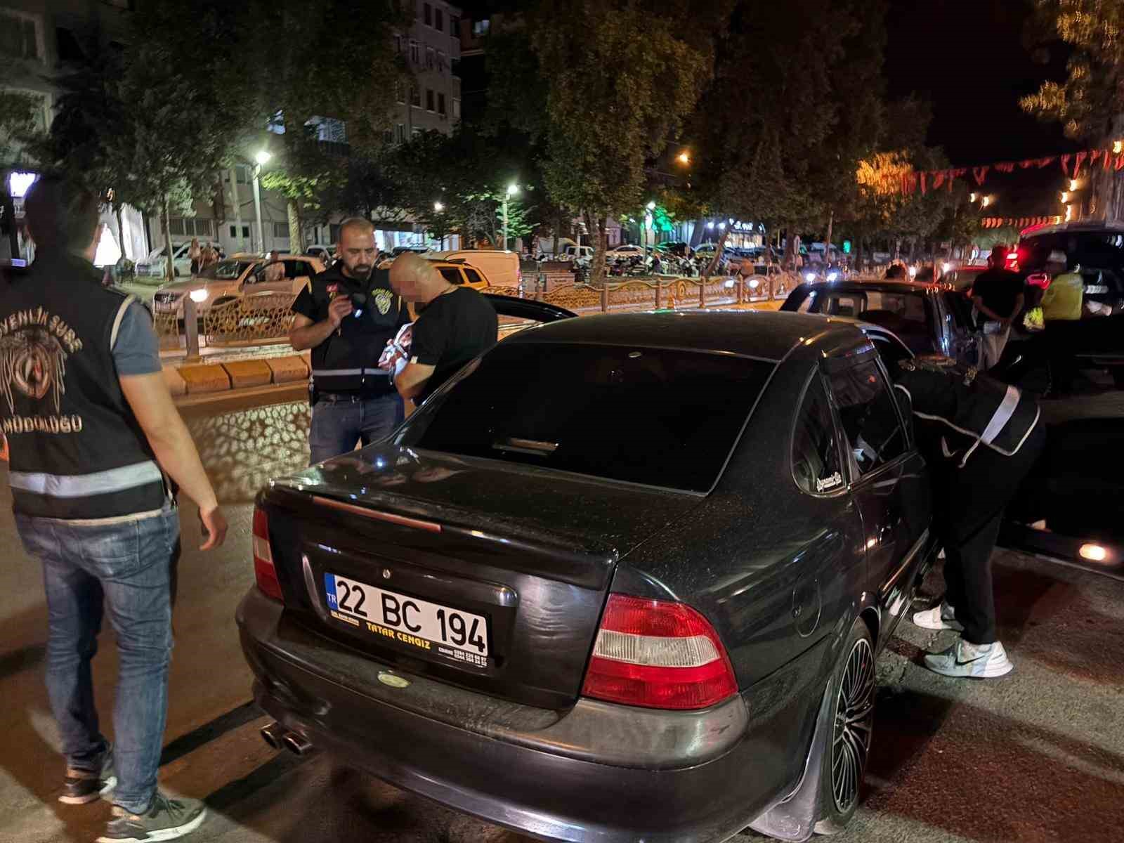 Edirne’de trafik ve asayiş denetimi: 6 araç trafikten men edildi