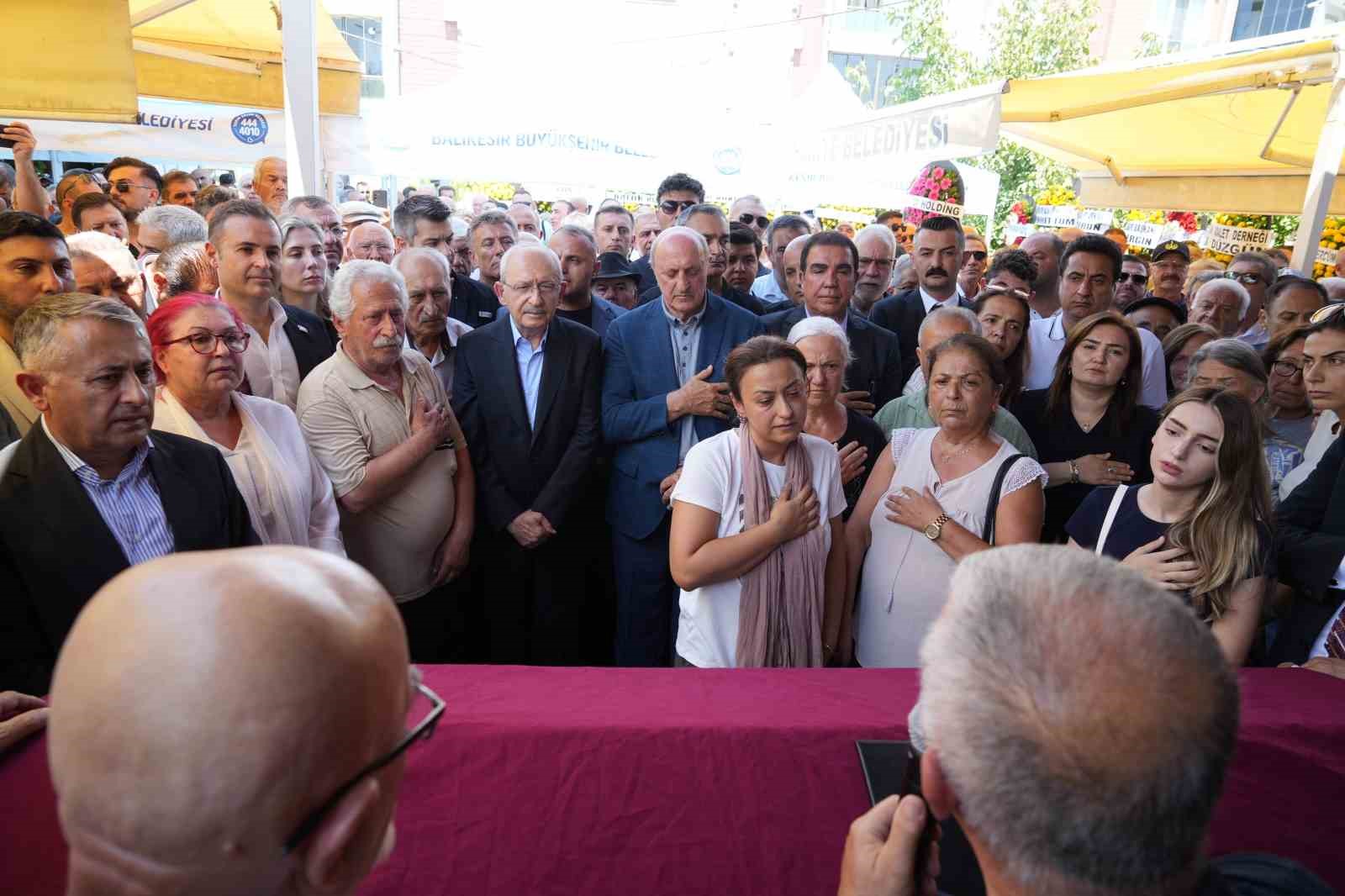 Kılıçdaroğlu’nun ikiz kardeşi Adil Kılıçdaroğlu son yolculuğuna uğurlandı