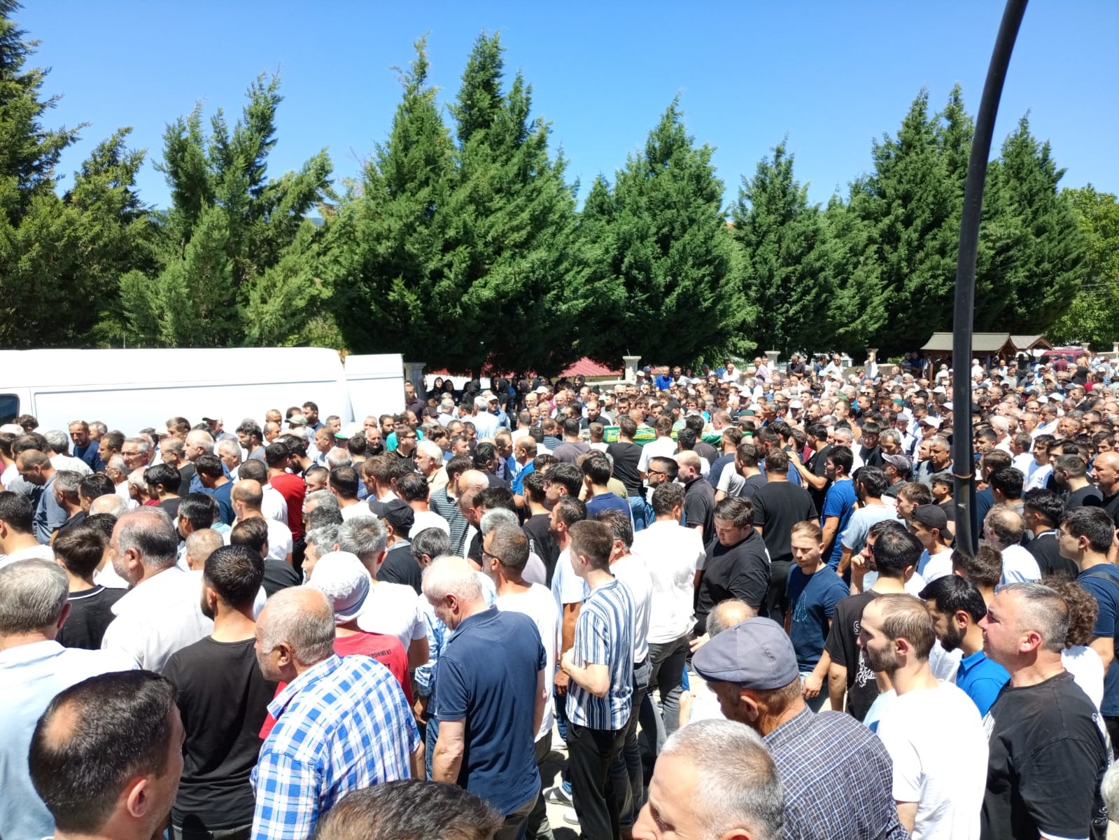 Gölde boğulan genç, gözyaşlarıyla son yolculuğuna uğurlandı