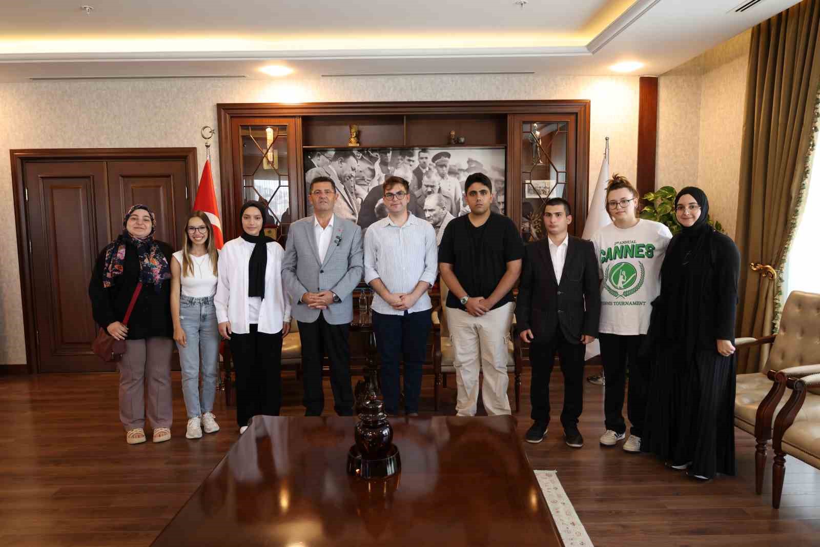 Şampiyonlardan Çekmeköy Belediye Başkanı’na ziyaret