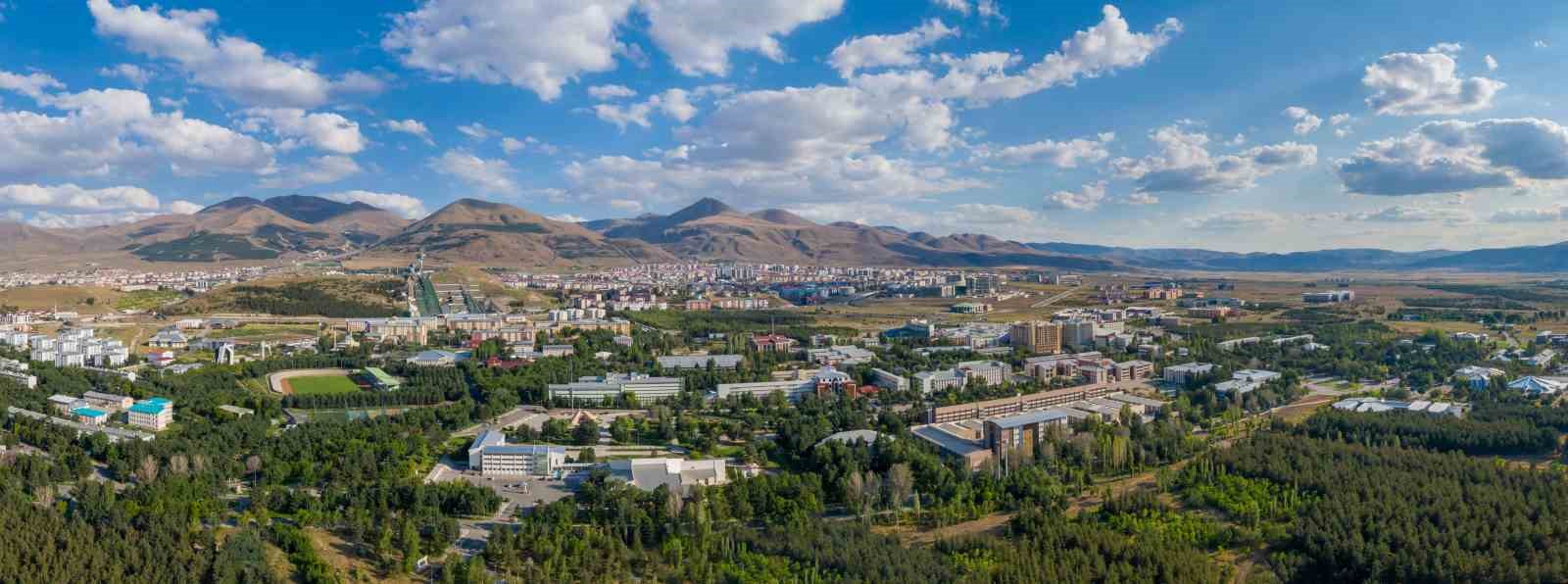 Atatürk Üniversitesi, YKS’de derece elde eden öğrencilere aylık 30 bin TL’lik burs imkânı sunuyor