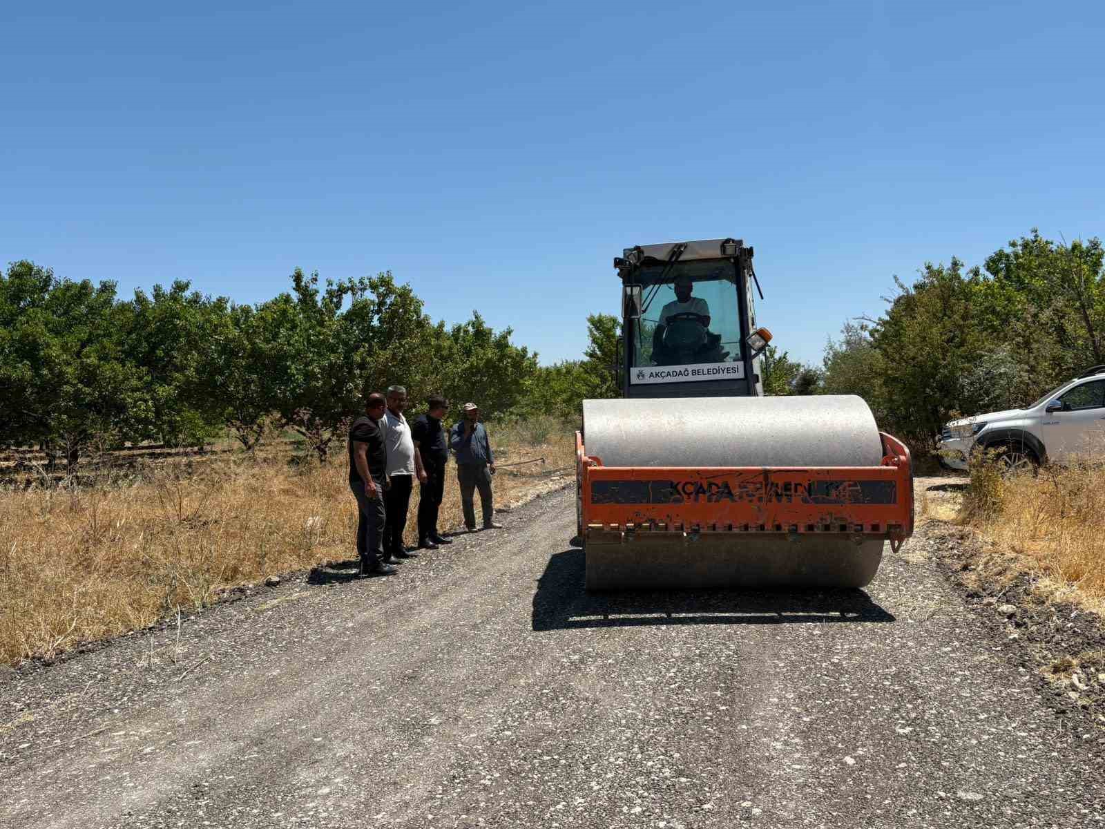 Akçadağ’ın Bahri Mahallesi’nde yollar yenileniyor