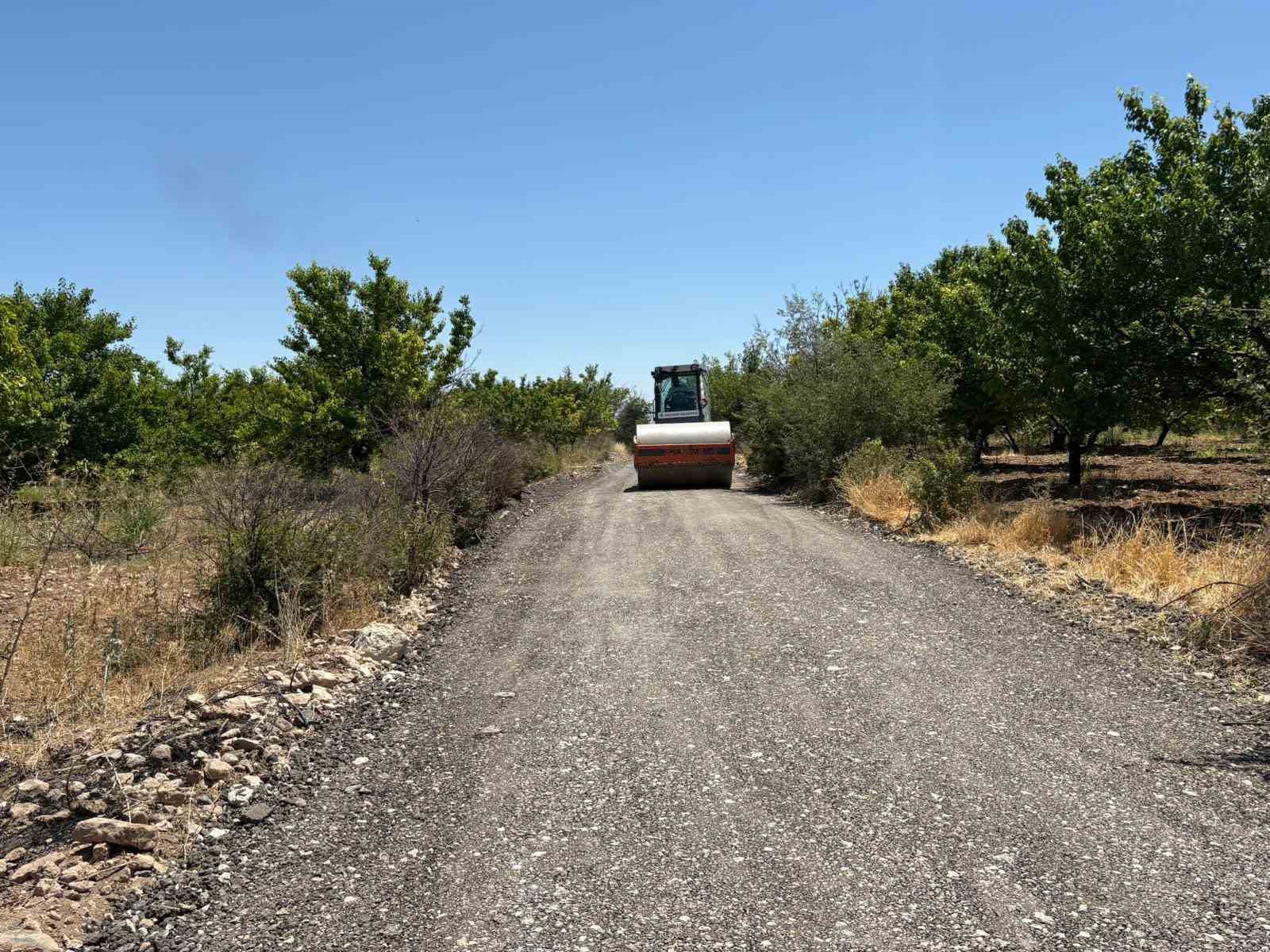 Ak&ccedil;adağ&rsquo;ın Bahri Mahallesi&rsquo;nde yollar yenileniyor
