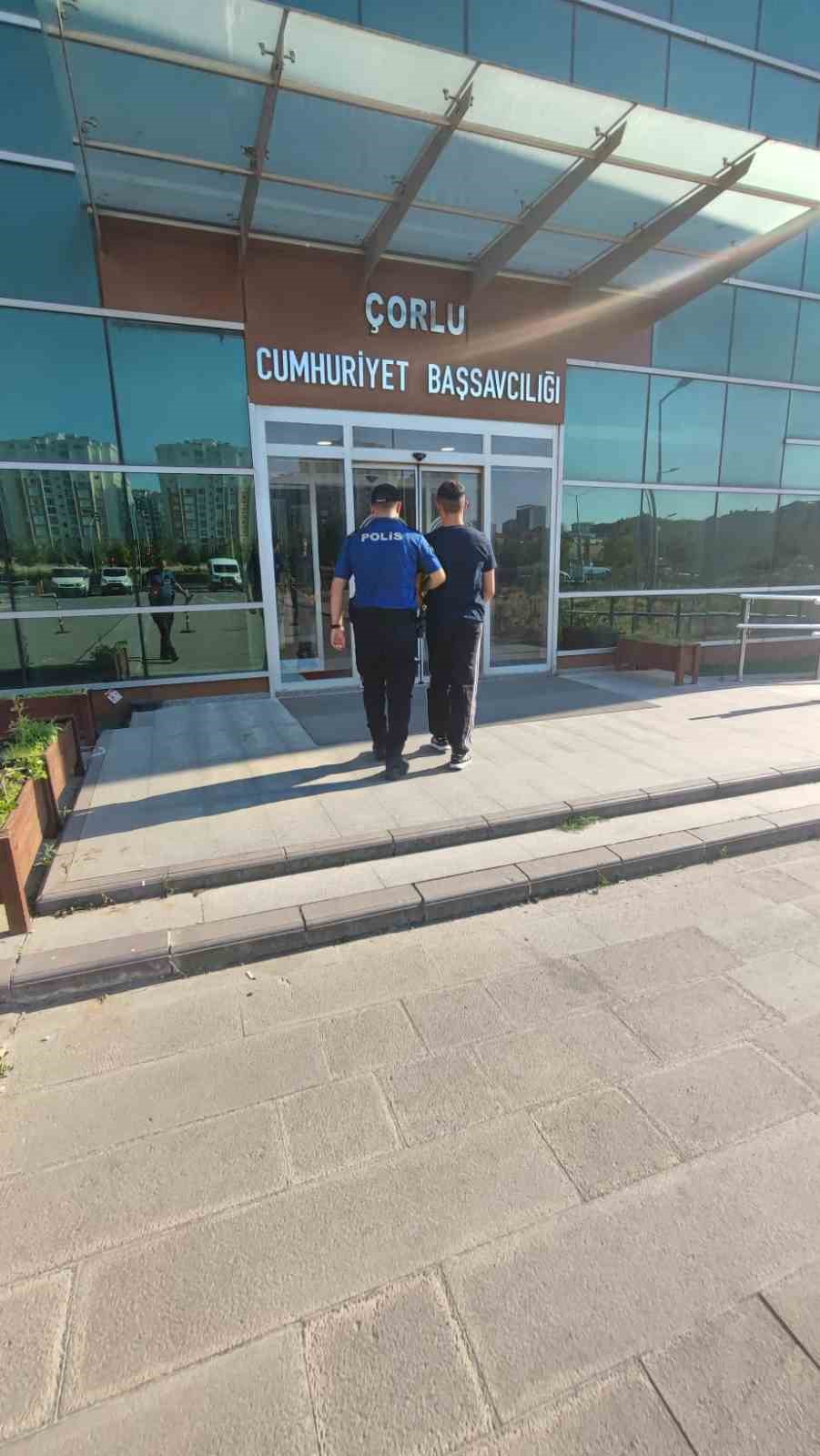 Otomobile ateş a&ccedil;ıldı: 1 tutuklama
