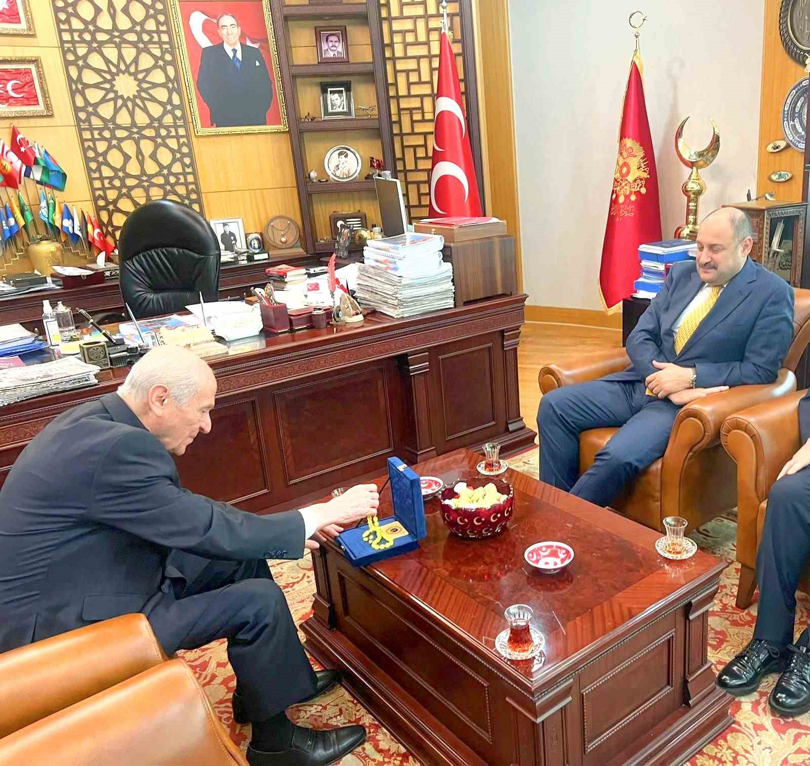 G&uuml;lpınar&rsquo;dan MHP Genel Başkanı Devlet Bah&ccedil;eli&rsquo;ye ziyaret
