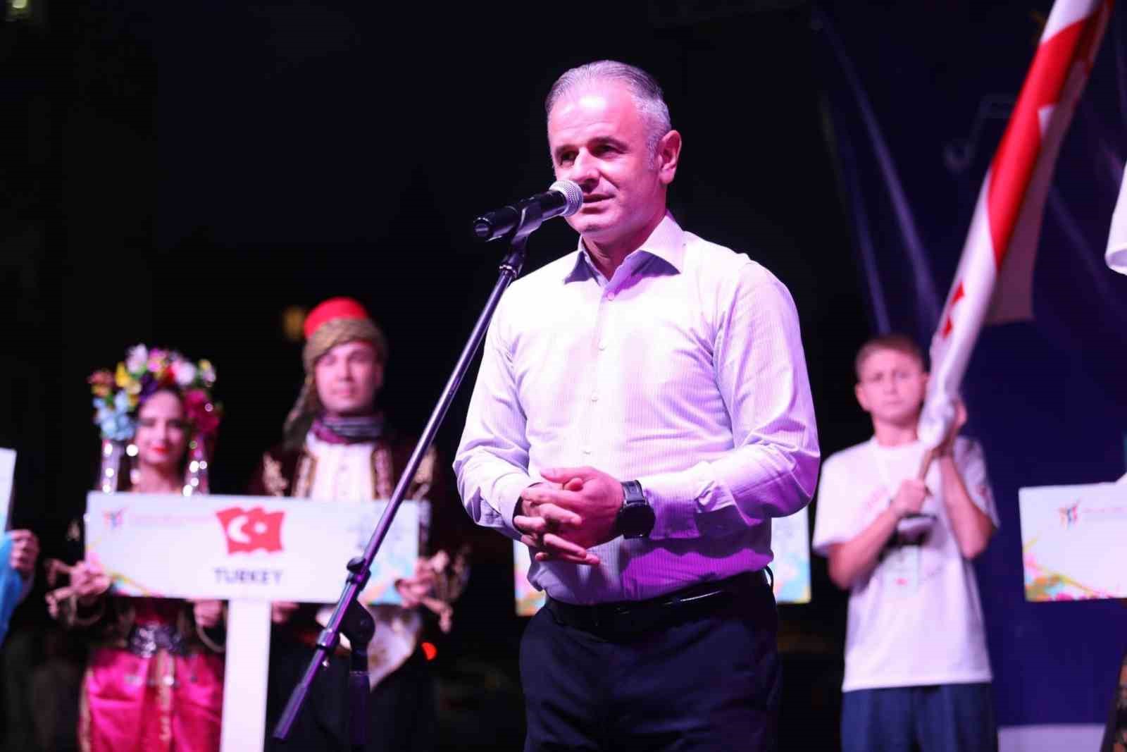 Karagöz Halkdansları Topluluğu’ndan Üsküp’te gururlandıran birincilik