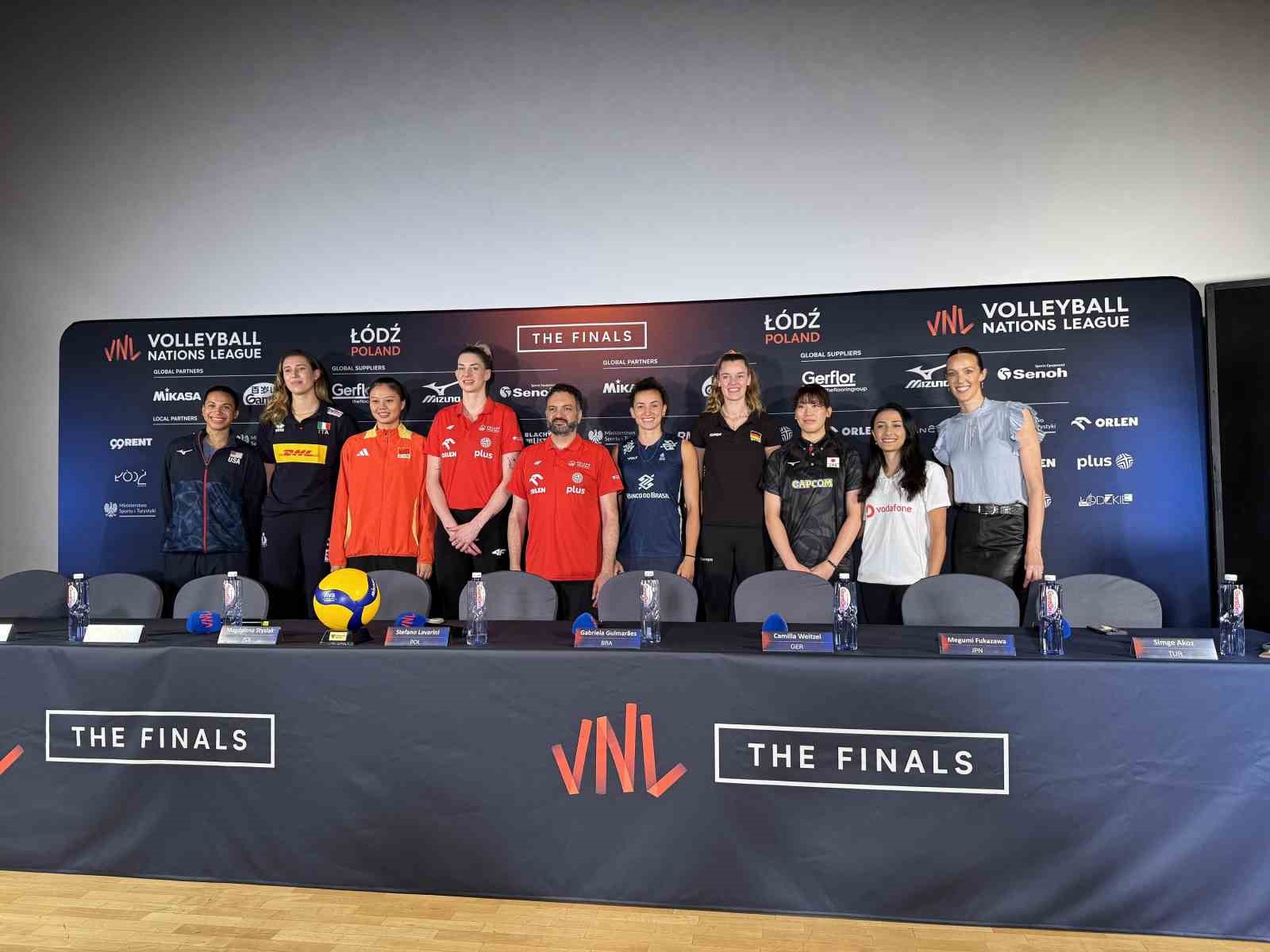 2025 FIVB Kadınlar Voleybol Milletler Ligi Finallerinin basın toplantısı yapıldı