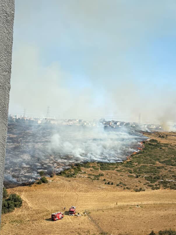 Başakşehir’de çalılık alanda yangın