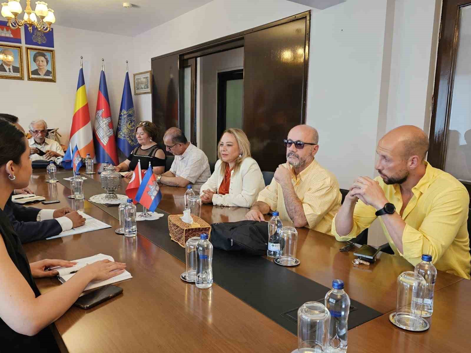 Türkiye ile Kamboçya arasında sağlık ve ticarette stratejik iş birliği